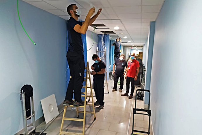 Les obres per habilitar un nou espai de preingrés de pacients amb covid a Figueres, aquest 30 d'octubre del 2020. (Horitzontal)