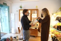 Almeida: "Animo a que respetando normativas, dentro de estado de alarma, acudir al comercio de barrio y hostelería"