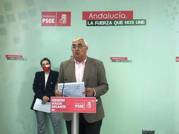 El portavoz de Hacienda del Grupo Parlamentario Socialista, Antonio Ramírez de Arellano, en rueda de prensa
