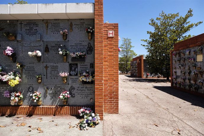 Nichos del Cementerio Sur-Carabanchel de Madrid. 