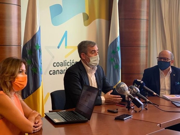 Rosa Dávila, Fernando Clavijo y José Miguel Barragán en rueda de prensa