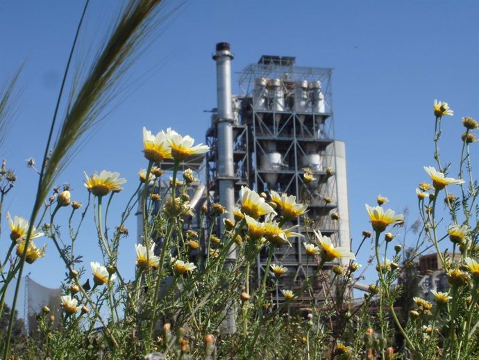 Sevilla.- Cementos Portland Valderrivas apuesta por emplear energía renovable a partir de biomasa en la producción 