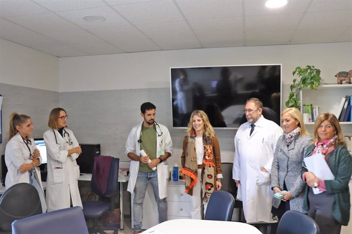 Ana Mestre visita el Hospital Punta Europa en Algeciras
