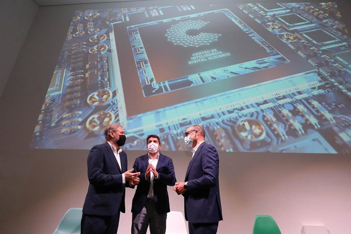 El presidente de la Diputación, Carlos Mazón, ha participado esta mañana en la presentación del proyecto de digitalización de la montaña de Alicante que desarrolla CENID