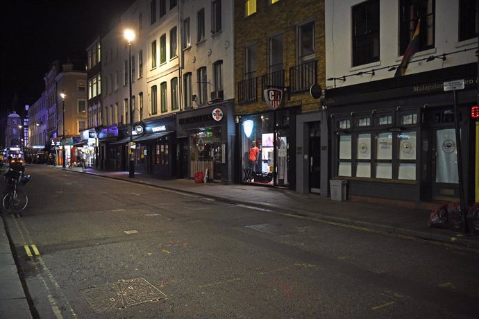 24 September 2020, England, London: A general view of the famous Soho street as it appears almost empty after the British government announced that starting from 24 September pubs, bars and restaurants must close by 10 pm as part of a plan to combat the
