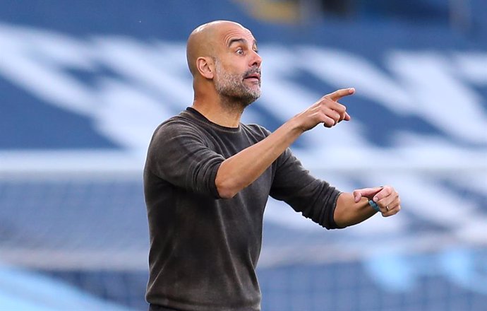 27 September 2020, England, Manchester: Manchester City manager Pep Guardiola gestures from the touchline during the English Premier League soccer match between Manchester City and Leicester City at the Etihad Stadium. Photo: Catherine Ivill/PA Wire/dpa