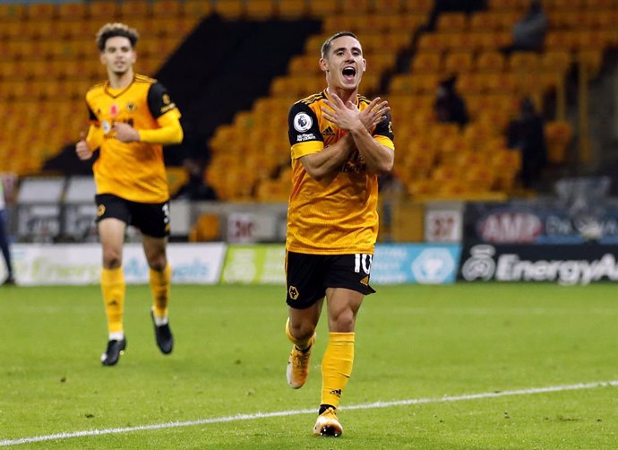 30 October 2020, England, Wolverhampton: Wolverhampton Wanderers' Daniel Podence celebrates scoring his side's second goal during the English Premier League soccer match between Wolverhampton Wanderers and Crystal Palace at Molineux. Photo: Andrew Boyer