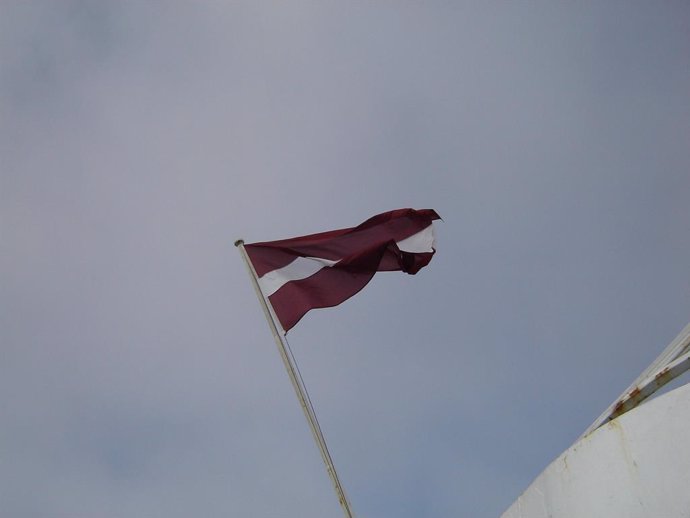 Bandera de Letonia.