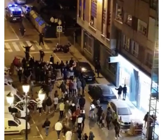 Captura de uno de los vídeos difundidos sobre la protesta contra el toque de queda en Torrelavega