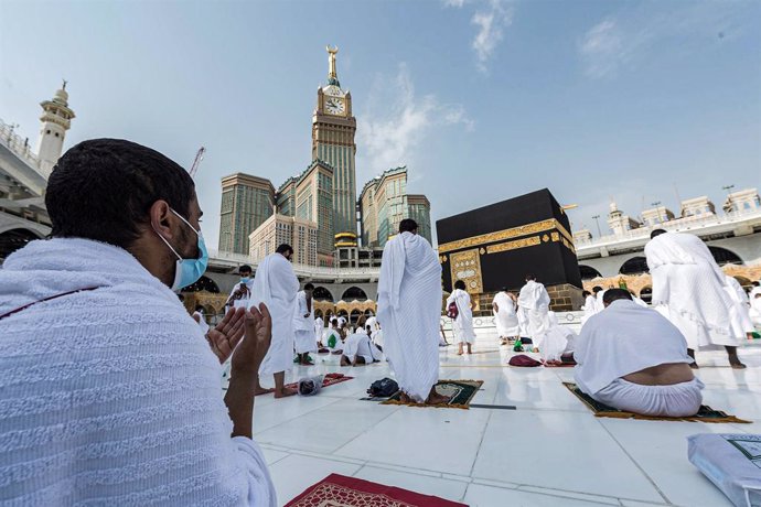 31 July 2020, Saudi Arabia, Mecca: Muslim pilgrims pray in front of the Kaaba, Islam's holiest shrine, at the centre of the Grand Mosque in the holy city of Mecca during the annual Muslim Hajj. Due to the spread of the coronavirus (COVID-19), Saudi Arab