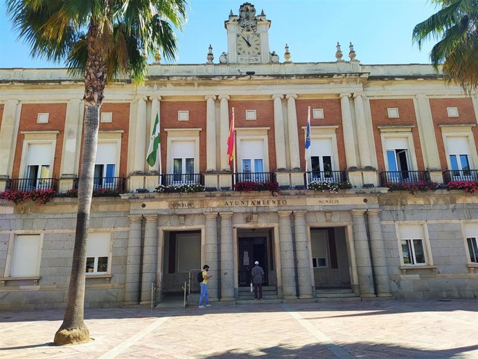 Fachada del Ayuntamiento de Huelva.