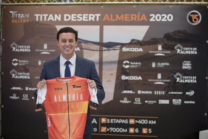 Presentación de la TITAN DESERT 2020 en el Patio de luces de la Diputación de Almería.