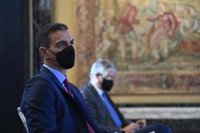 Sánchez lamenta la muerte de Javier Reverte, uno de los "grandes referentes" de la literatura de viajes en España