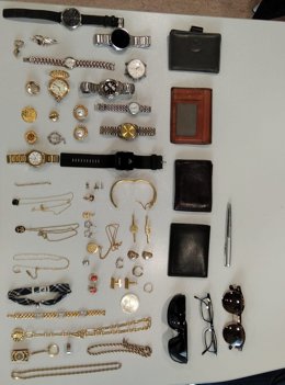 Detenido un septuagenario por hurtos en casas y vehículos.