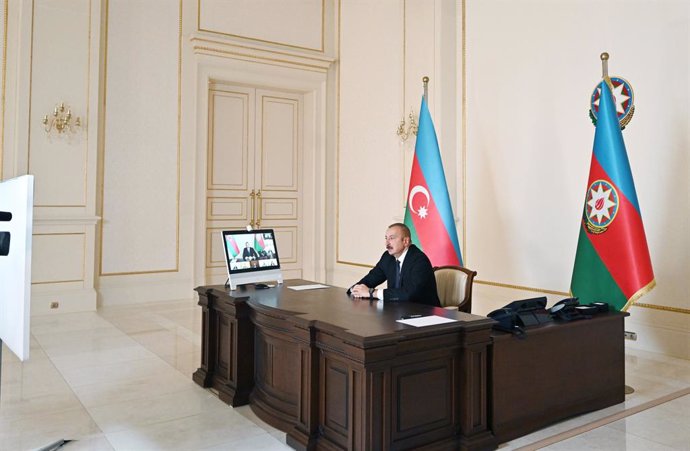 El presidente de Azerbaiyán, Ilham Aliyev, en un discurso desde el despacho presidencial