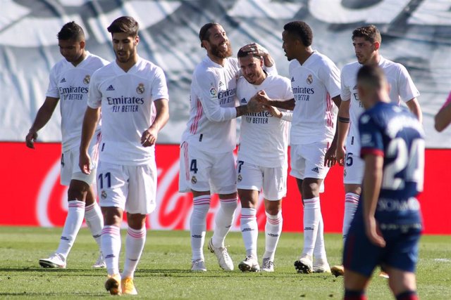 Eden Hazard celebra el primer gol del Real Madrid ante el Huesca