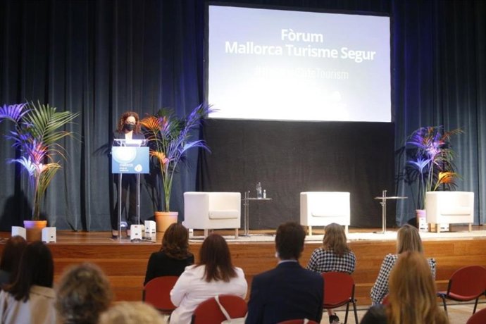 La presidenta del Consell, Catalina Cladera, en el Foro Mallorca Turismo.