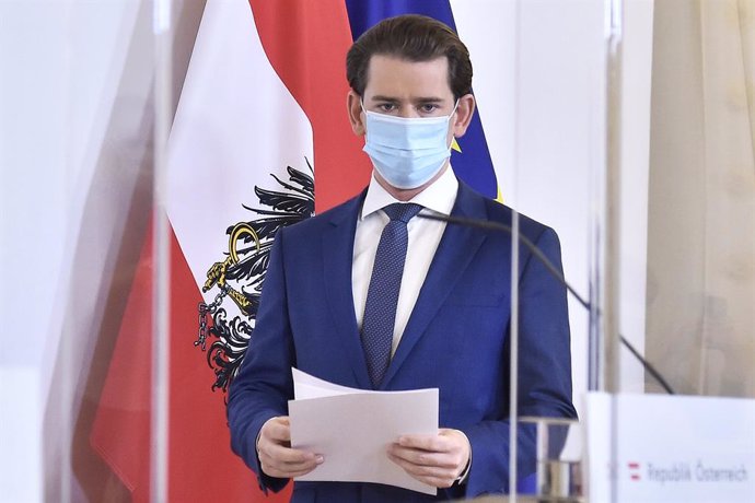 31 October 2020, Austria, Vienna: Austrian Chancellor Sebastian Kurz arrives to attend a press conference to announce the new measures to contain the Coronavirus pandemic. Photo: Hans Punz/APA/dpa