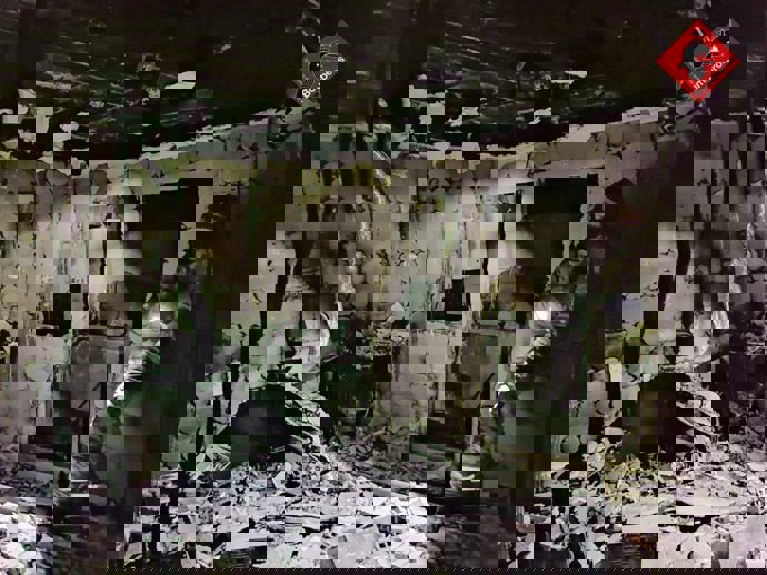 Efectivos de bomberos en la vivienda en que se inició el fuego