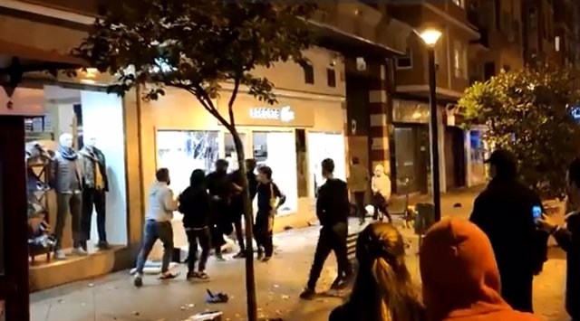 Saquean un comercio durante los disturbios en Logroño