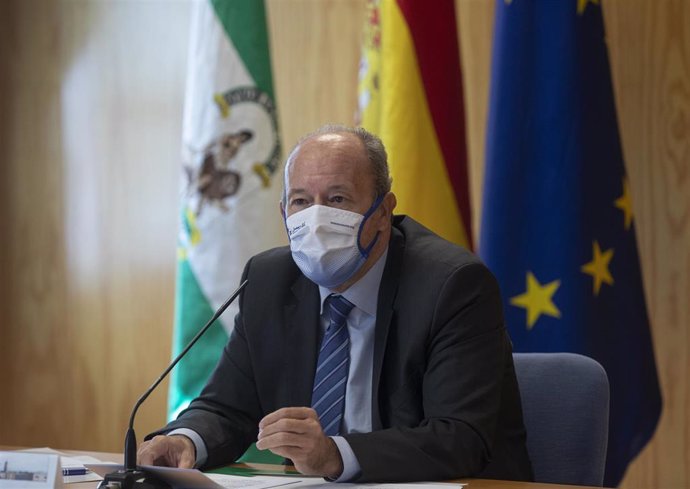 El ministro de Justicia, Juan Carlos Campo, tras la conferencia en la Universidad Pablo de Olavide de Sevilla (Andalucía, España).