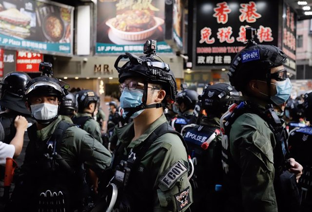 01 October 2020, China, Hong Kong: Riot police stand guard on streets during a protest on China's National Day. Photo: Liau Chung-Ren/ZUMA Wire/dpa