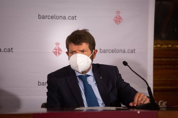 El tinent d'alcalde de seguretat de l'Ajuntament de Barcelona, Albert Batlle, compareix davant els mitjans per fer balan del primer cap de setmana de noves mesures contra la Covid-19, a Barcelona, Catalunya (Espanya), a 20 d'octubre de 2020.