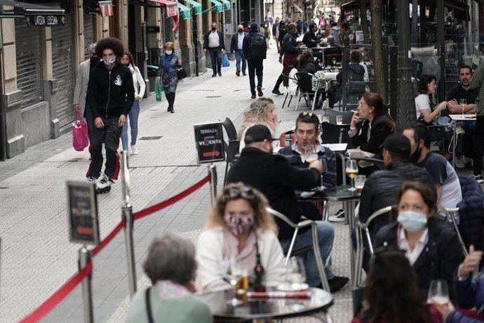 Ambiente en una terraza de un establecimiento de Bilbao 