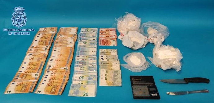 Droga y dinero intervenidos por la Policía Nacional