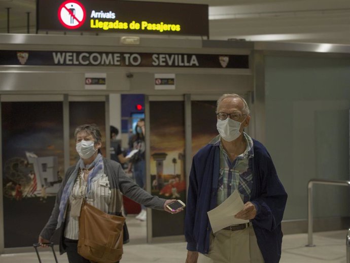 El aeropuerto de Sevilla recibe la llegada de turistas