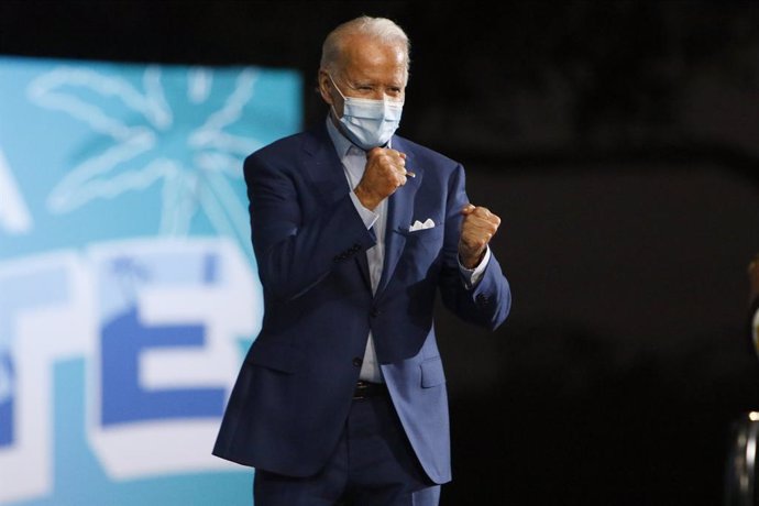 29 October 2020, US, Tampa: Former Vice President and Democratic Presidential candidate Joe Biden greets his supporters during a drive-in rally at the Florida State Fairgrounds. Photo: Luis Santana/Tampa Bay Times via ZUMA Wire/dpa
