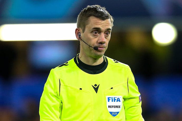 Referee Clement Turpin during the Champions League match between Chelsea and Bayern Munich at Stamford Bridge, London, England on 25 February 2020. Photo Ian Stephen/ ProSportsImages / DPPI