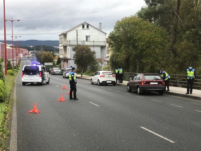 Control de la Policía Local de Ferrol durante el cierre perimetral de la ciudad