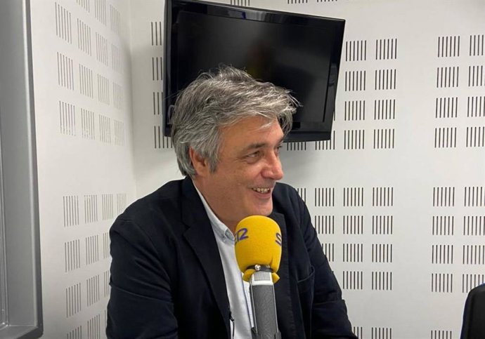 El portavoz parlamentario del PPdeG, Pedro Puy, en una entrevista en la Cadena Ser.