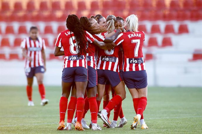 Las jugadoras del Atlético de Madrid femenino celebran el gol de Deyna Castellanos ante el EDF Logroño en la Primera Iberdrola 2020-2021