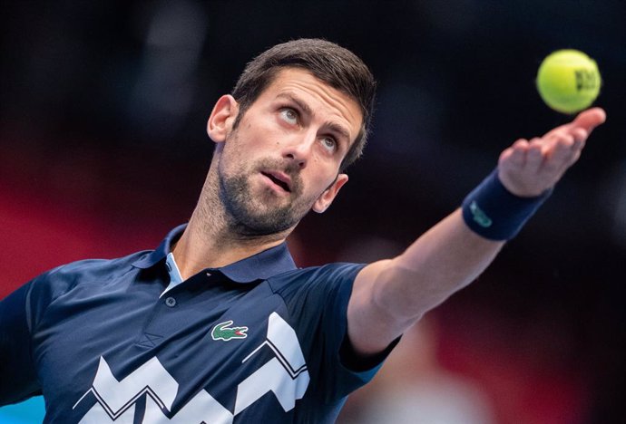 30 October 2020, Austria, Vienna: Serbian tennis player Novak Djokovic in action against Italy's Lorenzo Sonego during their men's singles quarter final match at the Erste Bank Open ATP tennis tournament. Photo: Georg Hochmuth/APA/dpa