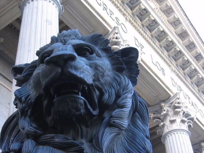 Fachada de la puerta de los leones del Congreso