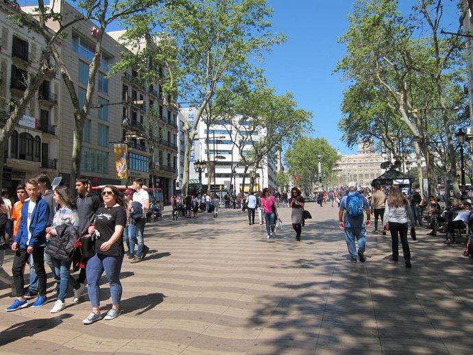 Gent a la Rambla (Arxiu)