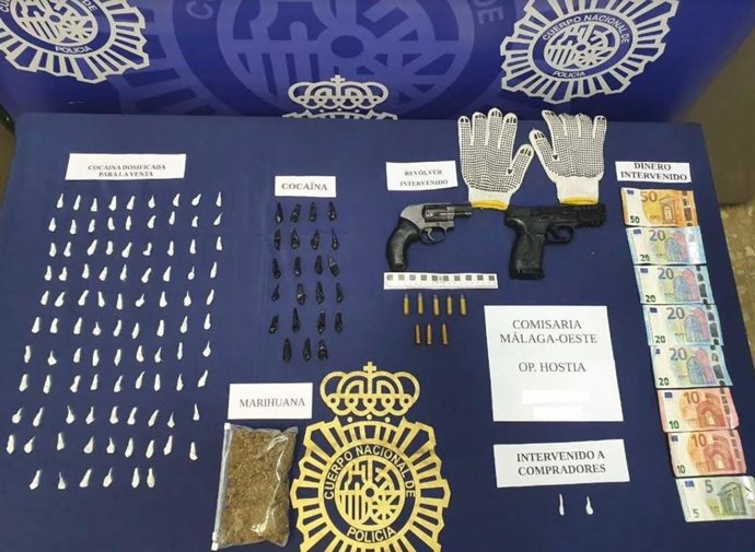 Objetos intervenidos en una operación policial