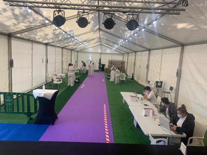 Carpa instalada en Manacor para la recogida de muestras para pruebas PCR.