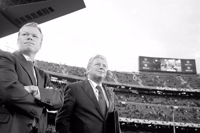 Ronald Koeman y el fallecido Toni Bruins Slot, en una imagen de archivo en el Camp Nou