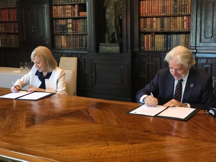 M Ángeles Tejada (Randstad) y Josep Sánchez Llibre (Foment del Treball)