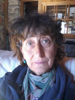 Delfi Ruiz, maestra jubilada que ha impulsado durante tres décadas un proyecto educativo innovador en el municipio de Olba (Teruel).