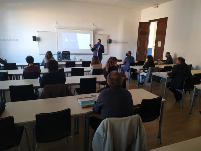 Comienzo del curso de Diploma Universitario de Legislación Lingüística y Derechos Lingüísticos.