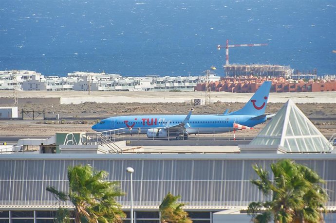 Avión de la compañía aérea TUI en Adeje/Tenerife/Islas Canarias (España)