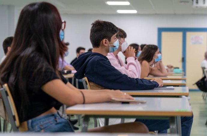 Alumnes en una classe (Arxiu)