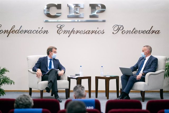 El presidente de la Xunta, Alberto Núñez Feijóo, y el presidente de la CEP, Jorge Cebreiros, durante el encuentro
