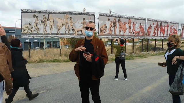 El artista Gonzalo Borondo, durante el 'Paseo Insurrecto'.