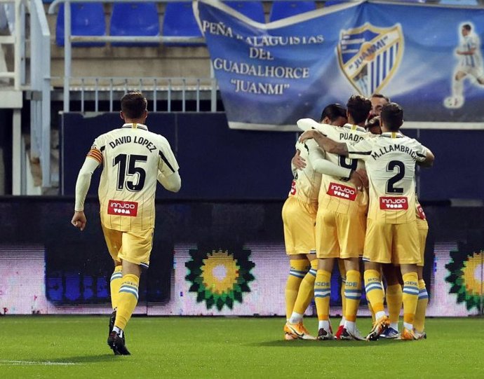 Los jugadores del Espanyol celebran uno de sus goles en el partido ante el Málaga en LaLiga SmartBank 2020-2021