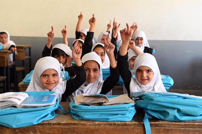 Niñas en una escuela de Afganistán apoyada por UNICEF